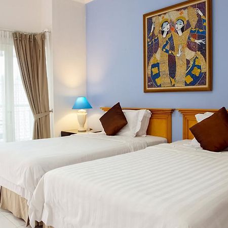 Topaz Guest House Jakarta Exterior photo