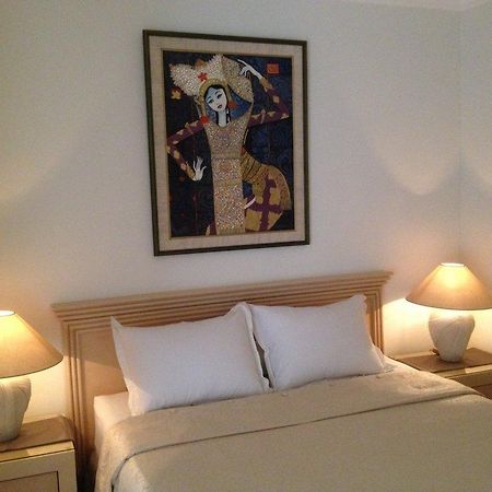 Topaz Guest House Jakarta Exterior photo